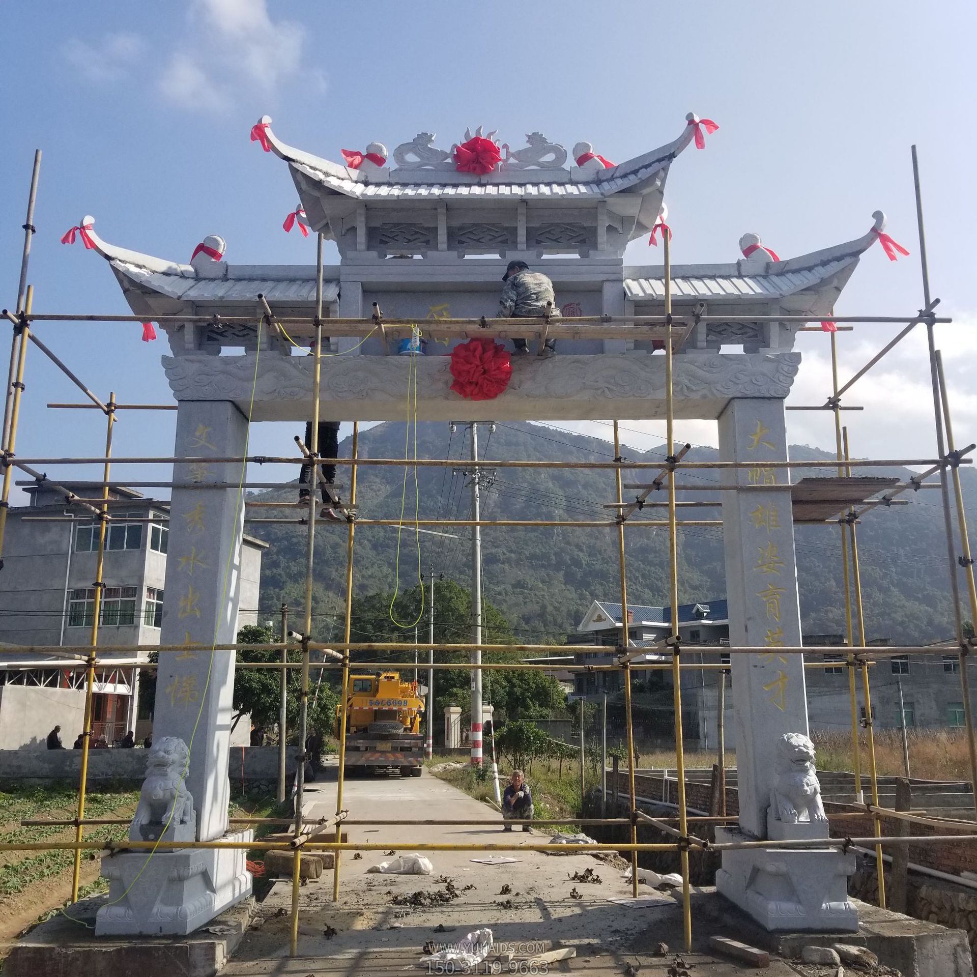 城鎮(zhèn)建設(shè)裝飾村口單門石牌坊雕塑