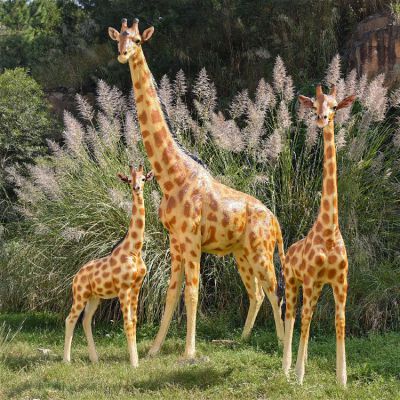 動物園大型仿真動物，園林玻璃鋼彩繪長頸鹿