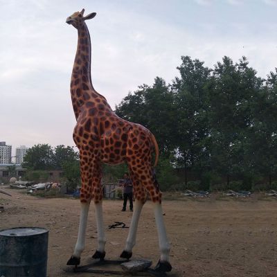 園林景區(qū)玻璃鋼大型動物長頸鹿