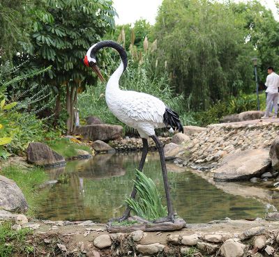 玻璃鋼彩繪公園池塘丹頂鶴雕塑