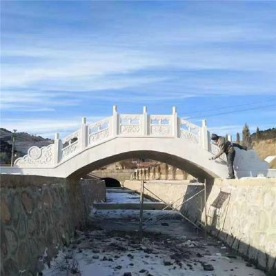  村莊河道擺放漢白玉浮雕中式仿古建筑石拱橋