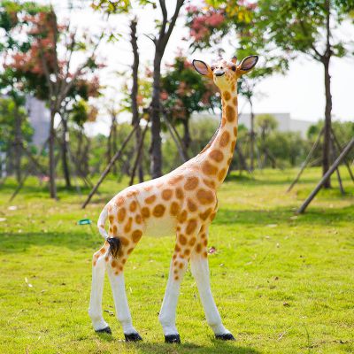 玻璃鋼彩繪大型動物景觀長頸鹿雕塑