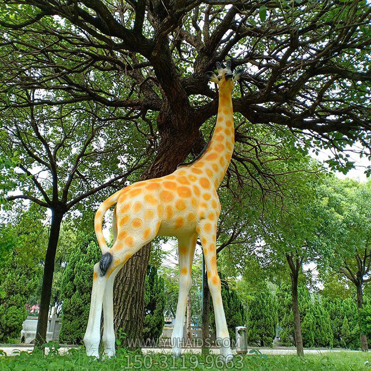 玻璃鋼仿真長頸鹿，公園園林草坪動物景觀雕塑