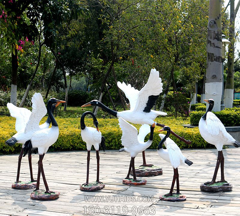 公園景觀玻璃鋼彩繪鶴雕塑